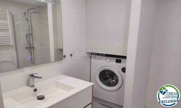 Foto 39c275f0-4c77-4de6-8bed-4d5de8366a19. Apartamento  reformado con terraza y vistas al canal en Roses