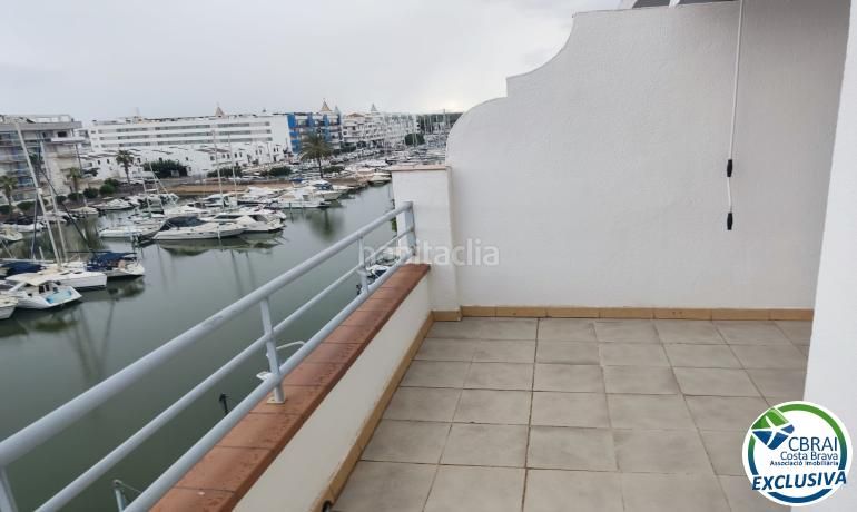 Foto 44ba2934-3fba-4b85-91e4-1508637d0c8e. Apartamento  reformado con terraza y vistas al canal en Roses