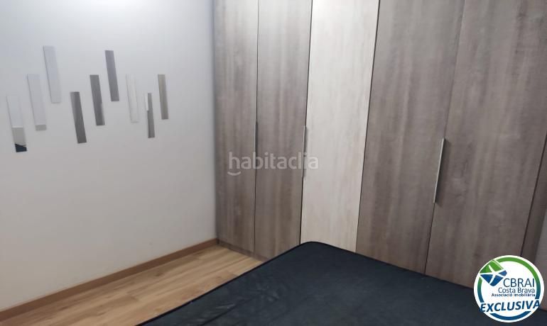Foto 4cfe6d4f-283c-494a-858a-34f1dc23495e. Apartamento  reformado con terraza y vistas al canal en Roses
