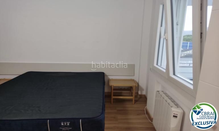 Foto 5c4f2adb-60c7-461a-984e-777928d77c72. Apartamento  reformado con terraza y vistas al canal en Roses