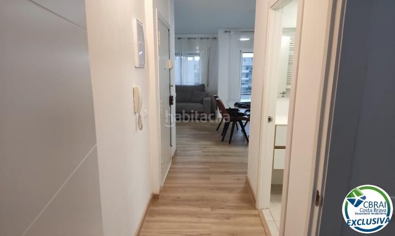 Foto 81023b85-db31-4e44-bb09-a4612c578c0c. Apartamento  reformado con terraza y vistas al canal en Roses