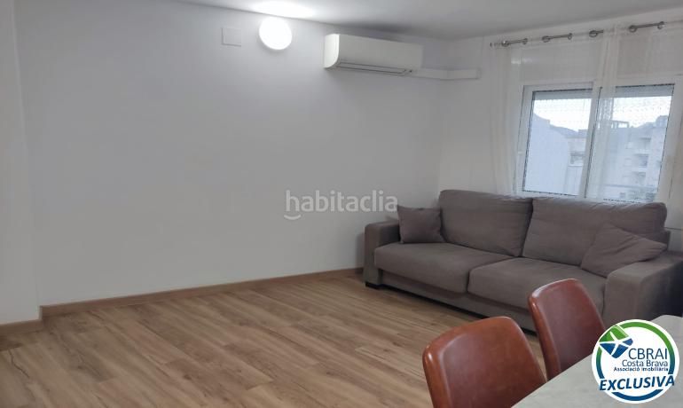 Foto ff4ac294-8771-44a1-b73e-fc2f9c241132. Apartamento  reformado con terraza y vistas al canal en Roses