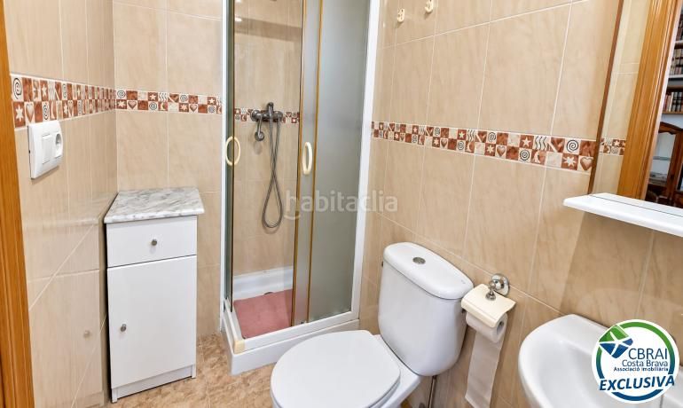 Foto d17ba22f-1a56-4fed-9558-49897940bbc3. Àtic amb calefacció aparcament piscina a Centre Roses