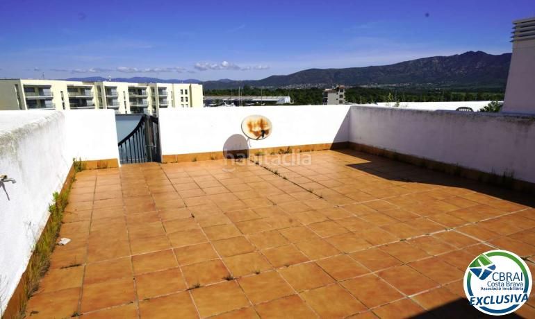 Foto 7d90a29a-725b-45c5-b324-bb3c75c9804c. Ático  con azotea y plaza de parking privada en Roses