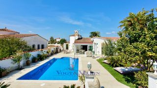Maison  Carrer cap ras. Casa con amarre, piscina y garaje en cap ras, empuriabrava