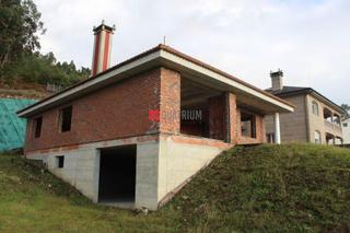 Casa  N/a. Se vende vivienda unifamiliar para finalizar obra en aldea de ve
