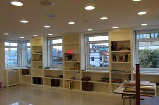 Affitto Ufficio  Calle de orense. Se alquilan oficinas exteriores y muy luminosas en rúa de ourens