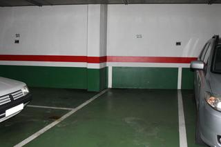 Parking coche en Ensanche - Sar. Plaza de garaje en venta y alquiler en pleno centro de santiago.