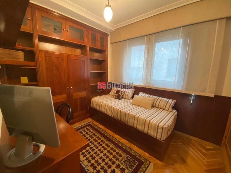 Foto 12a36736-de9a-428a-9f6b-327560393bf2. Pis amb calefacció aparcament a Ensanche - Sar Santiago de Compostela