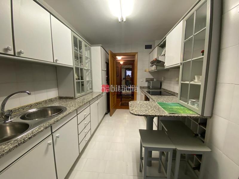 Foto 2a90afa1-4563-419c-a2e7-cbb66ca5dc58. Pis amb calefacció aparcament a Ensanche - Sar Santiago de Compostela