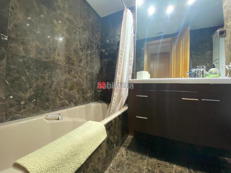 Foto 3e72ded0-b787-4e5c-9453-7af7e33faf7d. Pis amb calefacció aparcament a Ensanche - Sar Santiago de Compostela