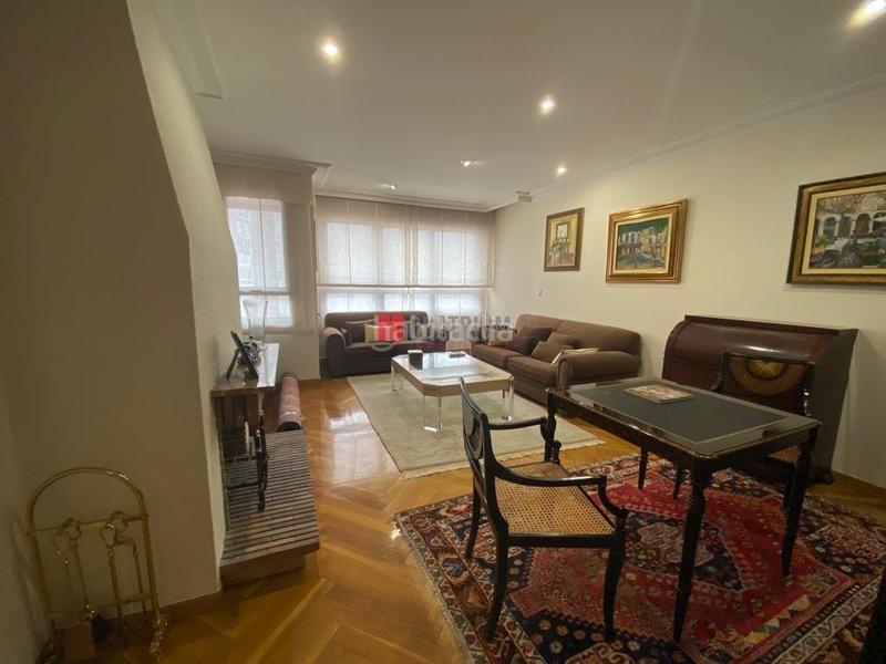 Foto a922a36d-aa25-45be-9cb5-3d6a83caa95d. Pis amb calefacció aparcament a Ensanche - Sar Santiago de Compostela