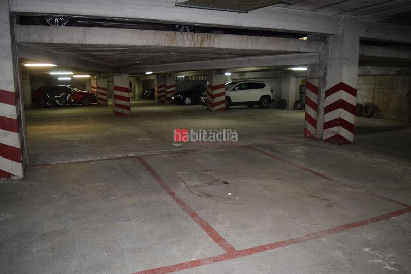 Foto be46a53d-ed1e-4fb5-b6c6-e69aaa09e7e0. Car parking in Ensanche - Sar Santiago de Compostela