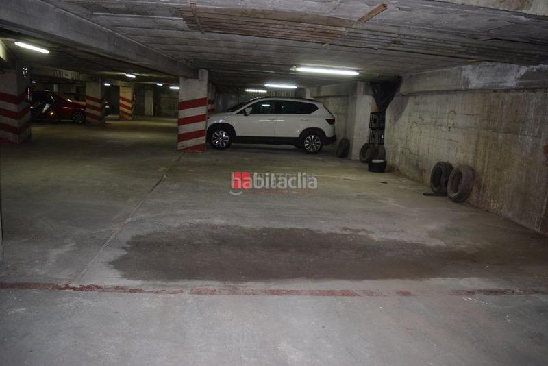 Foto f3cb0d44-7aa7-4993-b921-b6865461a53f. Car parking in Ensanche - Sar Santiago de Compostela