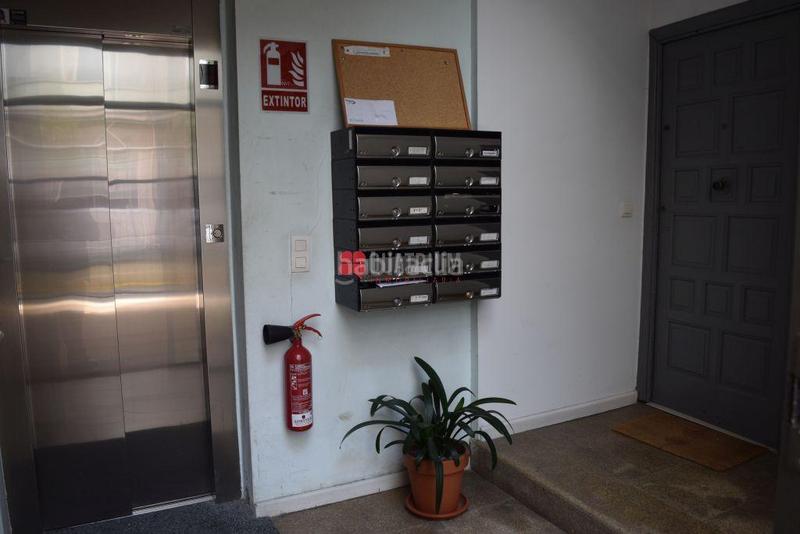 Foto d96abf62-b2a2-42ee-8259-25ae0766ad9e. Piso oportunidad única en pleno centro vivienda en plaza roja en Santiago de Compostela