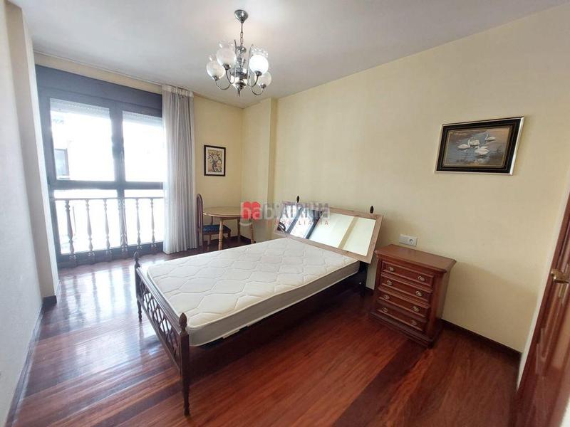 Foto c5986ee4-eb7e-435c-975a-0e50a644e5f5. Miete etagenwohnung in Ensanche - Sar Santiago de Compostela