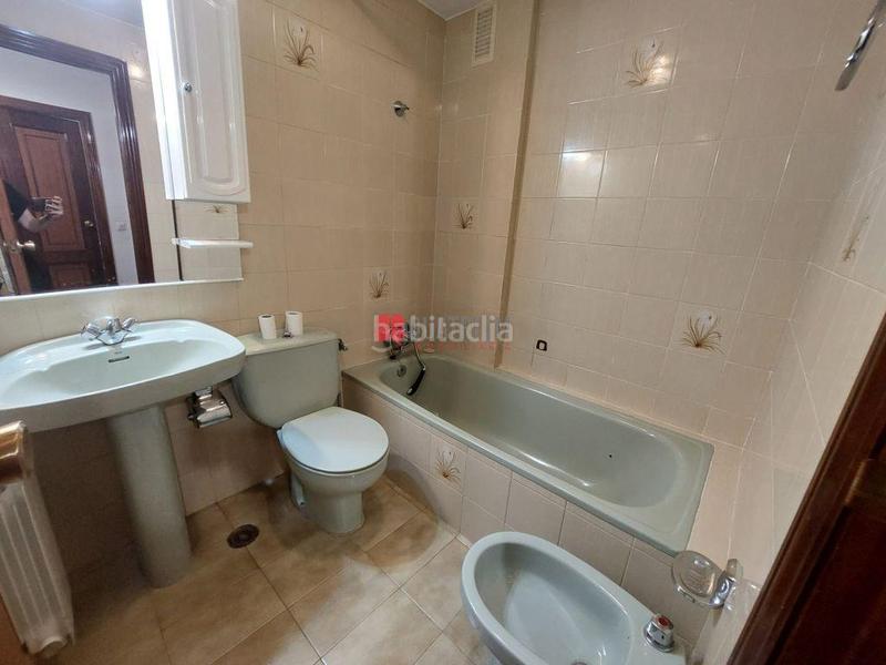 Foto fd1ef42a-a014-4c1b-b870-87c088c2b93b. Miete etagenwohnung in Ensanche - Sar Santiago de Compostela