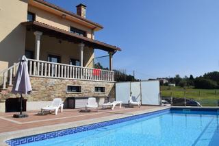 Haus  Lugar outeiro. Encantadora casa unifamiliar con finca y piscina en o pino a cor