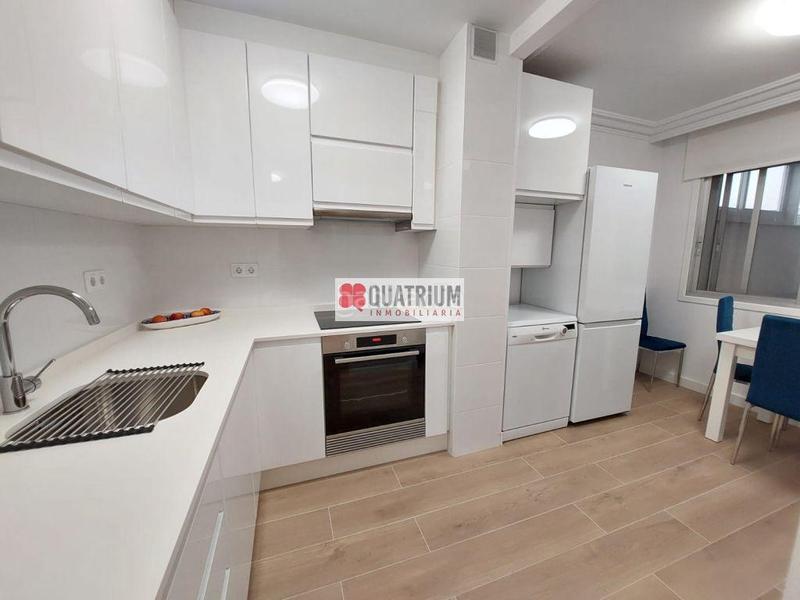 Foto 5210103b-8b46-4f59-a69e-85df4a8a587a. Rent flat with heating in Ensanche - Sar Santiago de Compostela