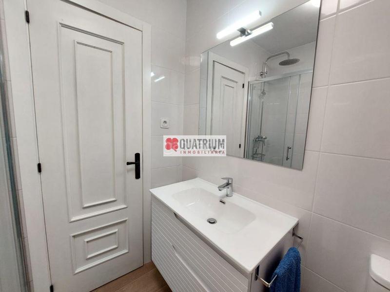 Foto df240d8f-8358-4f4b-b732-e8c2a1641925. Rent flat with heating in Ensanche - Sar Santiago de Compostela