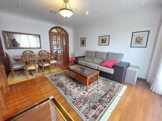 Miete Etagenwohnung in Castiñeiriño - Cruceiro de Sar. Se alquila piso de 3 dormitorios en rúa do restollal, santiago d