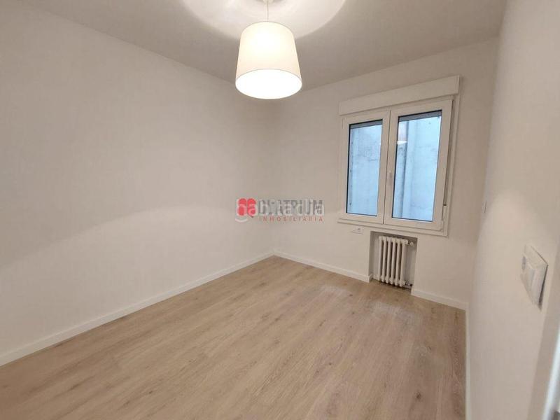 Foto a456fdb0-2bd6-4aa5-b4e8-1f1131d75c84. Alquiler piso se alquila piso recién reformado en montero ríos en Santiago de Compostela