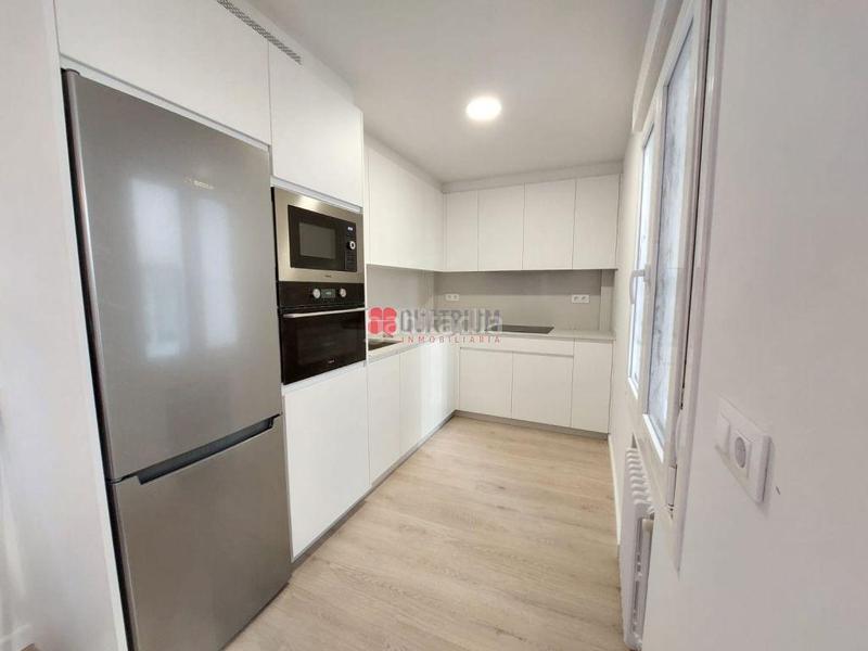 Foto fa1787fd-9f59-41fe-b693-19380bc9ea85. Rent flat in Ensanche - Sar Santiago de Compostela