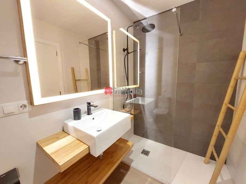 Foto c516523b-6d3a-4562-b9a8-94d91fe0b614. Affitto appartamento con riscaldamento in Ensanche - Sar Santiago de Compostela