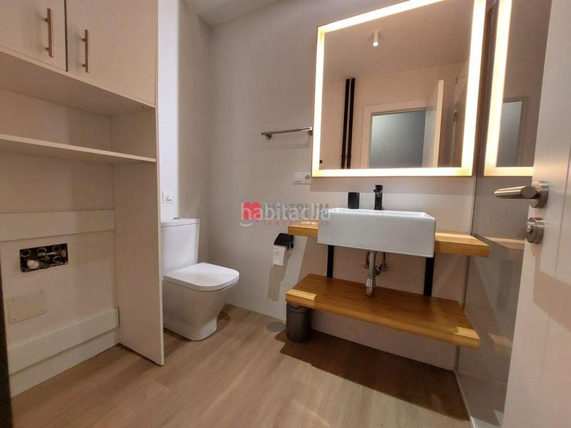 Foto 81aec0ef-c573-4cf4-8858-71f8ea964c7b. Alquiler piso se alquila piso recién reformado en frei rosendo salvado en Santiago de Compostela