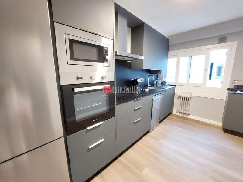 Foto fe7db3ae-4549-452c-a2f4-c5ecab25b588. Alquiler piso se alquila piso recién reformado en frei rosendo salvado en Santiago de Compostela