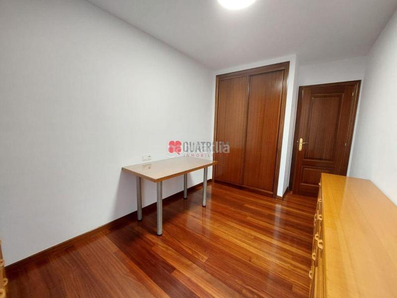 Foto 3af46944-e636-4352-8cc1-b17dcc1a741a. Rent flat with heating parking in Conxo Santiago de Compostela