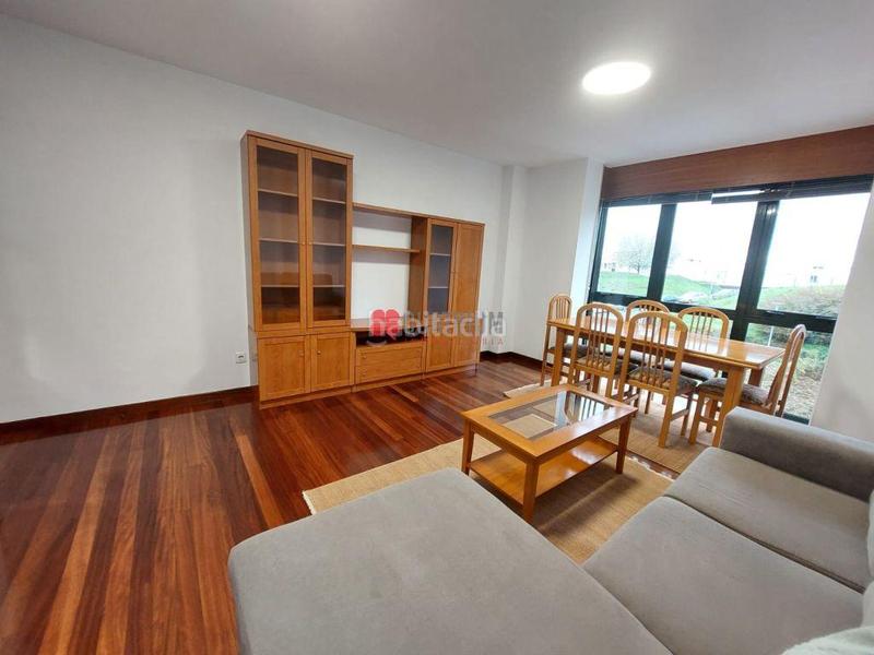 Foto 76078c1d-4344-4a09-9979-9820036d2a2e. Rent flat with heating parking in Conxo Santiago de Compostela