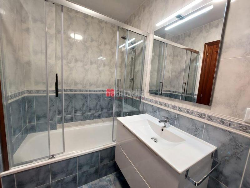 Foto 85fe5d03-acf2-401d-a938-74a825470ab8. Rent flat with heating parking in Conxo Santiago de Compostela