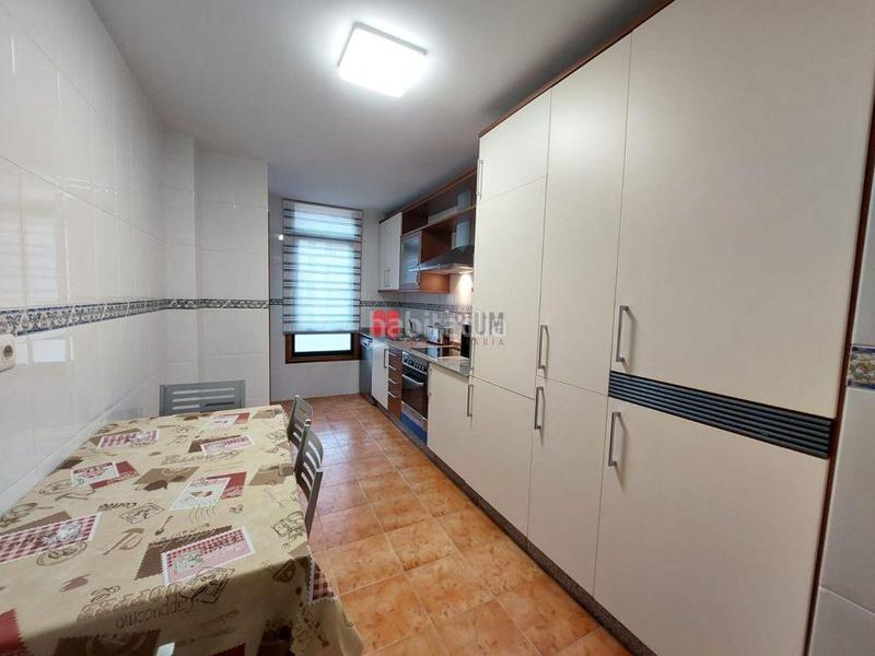 Foto a37d6cd2-f61f-4269-8395-0c2cc93a6336. Rent flat with heating parking in Conxo Santiago de Compostela