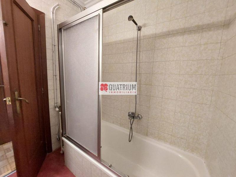 Foto 47c7f857-208a-4fe0-aaf9-c12322aad8b8. Alquiler piso amplio piso para estudiantes en avda. rosalía de castro en Santiago de Compostela