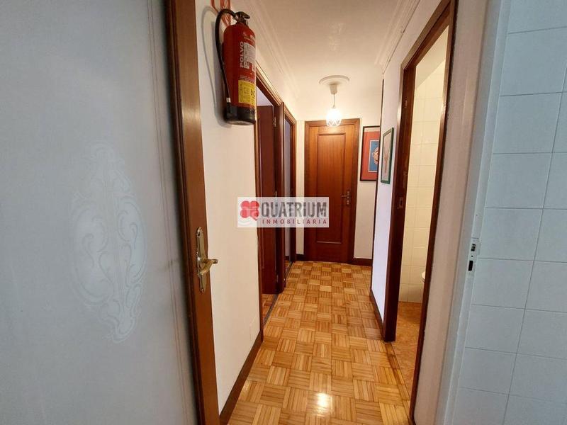 Foto ca67b630-585a-4c70-8d15-41ef25697b8e. Alquiler piso amplio piso para estudiantes en avda. rosalía de castro en Santiago de Compostela