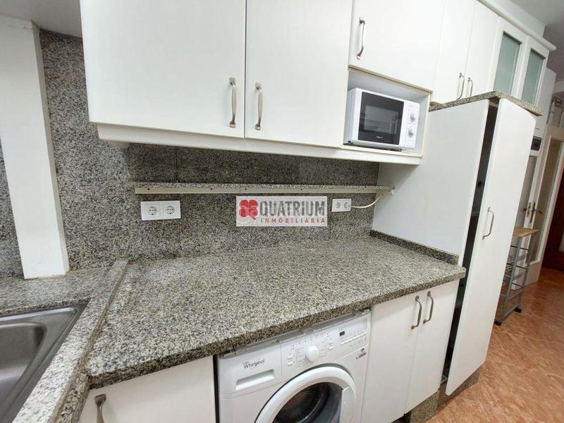 Foto d4d9145b-12ac-478f-b1c9-ac4b7656fd7b. Alquiler piso amplio piso para estudiantes en avda. rosalía de castro en Santiago de Compostela