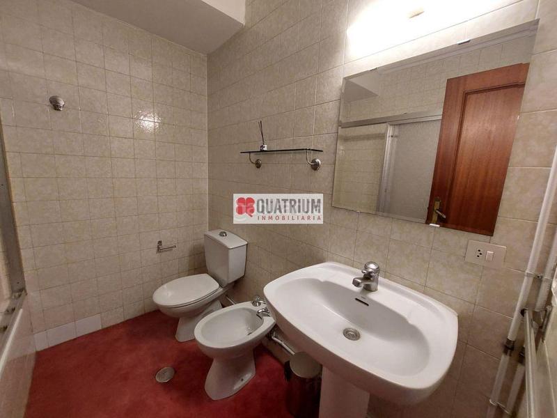 Foto e56ebf4b-6d7f-407a-80be-c34056ec3d0b. Alquiler piso amplio piso para estudiantes en avda. rosalía de castro en Santiago de Compostela