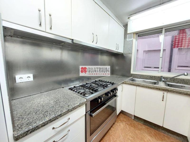 Foto 2d23d44b-c955-41b9-9906-442fc04d4fb1. Lloguer pis amb calefacció a Ensanche - Sar Santiago de Compostela