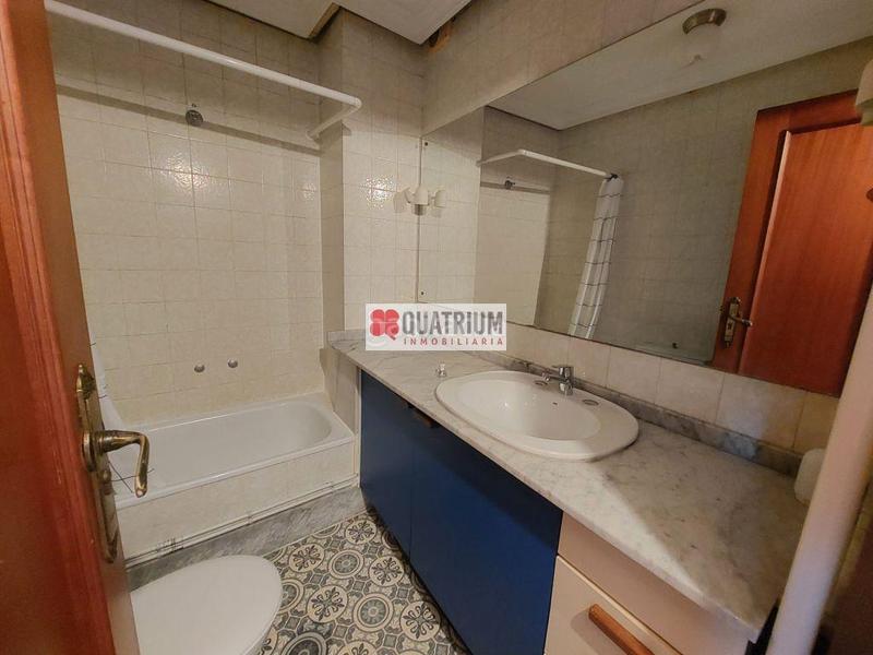 Foto e92413b1-7398-4f75-92db-1e2f9c730324. Miete etagenwohnung mit heizung in Ensanche - Sar Santiago de Compostela