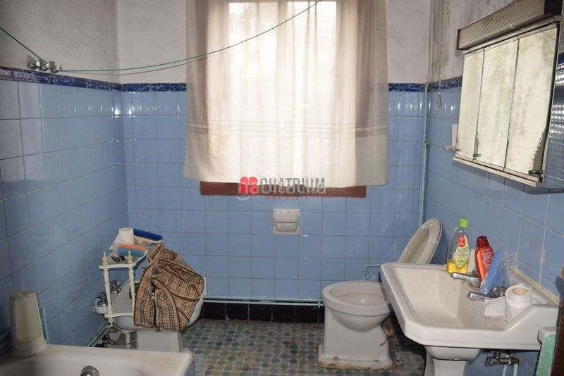 Foto 593402cf-9ac7-4b54-8a0b-7a7f4eecf4a7. Edifici a Estrada (A)