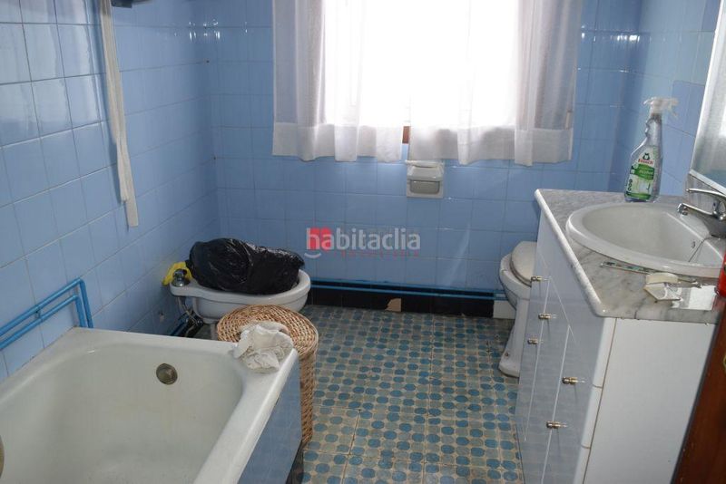 Foto 70077d46-c9e0-4f5a-9fc4-824403d73f17. Edifici a Estrada (A)