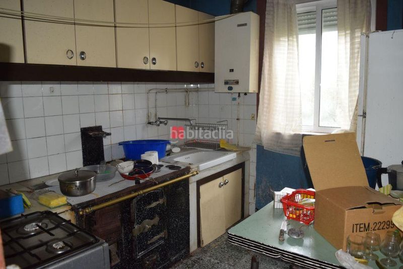 Foto 7c8b2837-59eb-49fc-bce6-6fd4b2178d93. Edifici a Estrada (A)