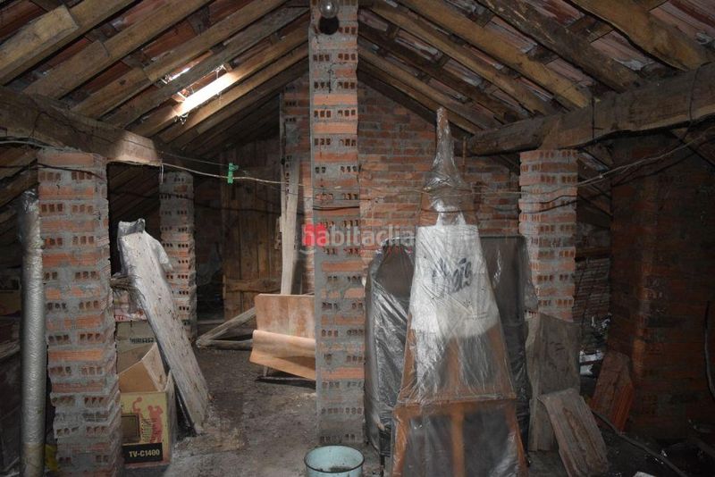 Foto 8a509649-074d-4002-ba9a-a3bd24200cbb. Edifici a Estrada (A)