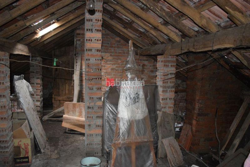 Foto ba1b9d84-f003-4cd9-b7e5-eb47bfb68490. Edifici a Estrada (A)