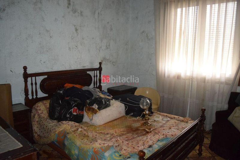 Foto efb3bbc0-3c4d-41c6-b048-300743ddb67d. Edifici a Estrada (A)