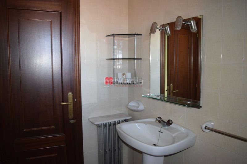 Foto b55c598a-7590-4761-99fc-20f292c19039. Casa adossada amb calefacció aparcament a Teo