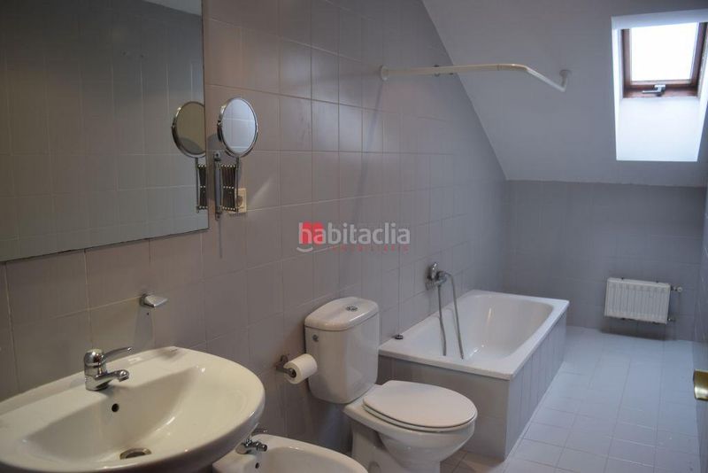 Foto e4d2f992-b3be-4d9e-b516-4f103acac2c0. Dúplex amb calefacció aparcament a Los Rosales Coruña (A)