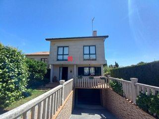 Affitto Casa  Lugar a devesa. Casa unifamiliar con jardín privado en aríns, a 10 min del centr