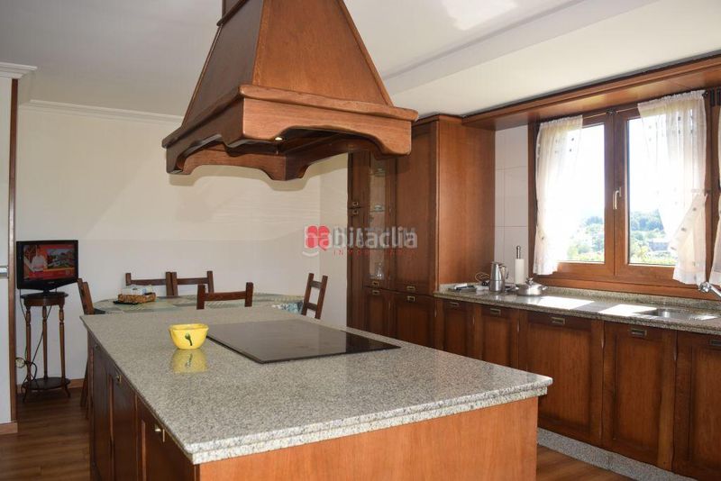 Foto 1bd59cbe-bbdd-4a1a-97da-f91bc2ead4ba. Casa amb calefacció aparcament a Baña (A)